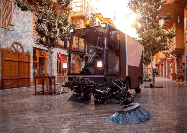aga-2100-compact-road-sweepers-1